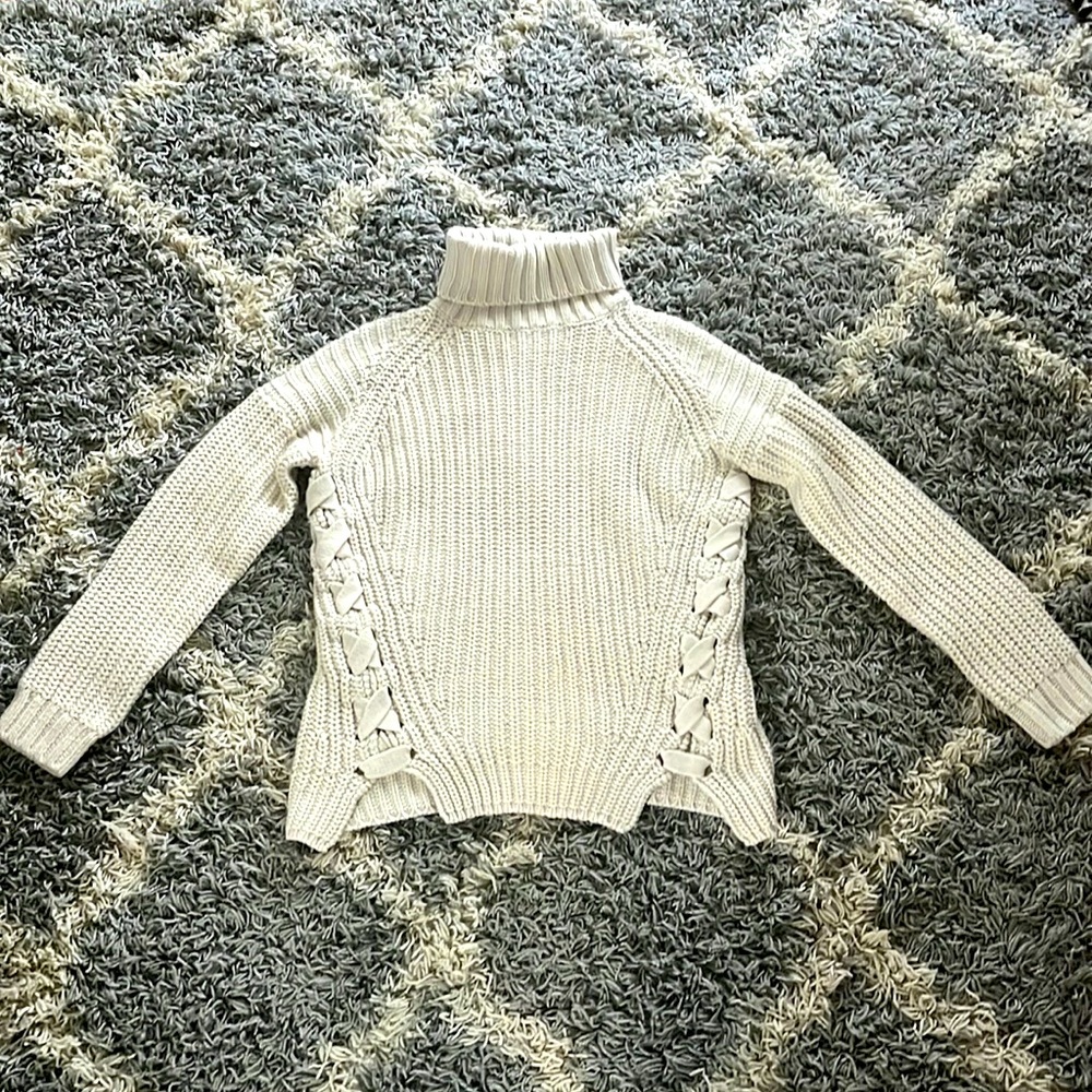 Urban Heritage cream turtleneck